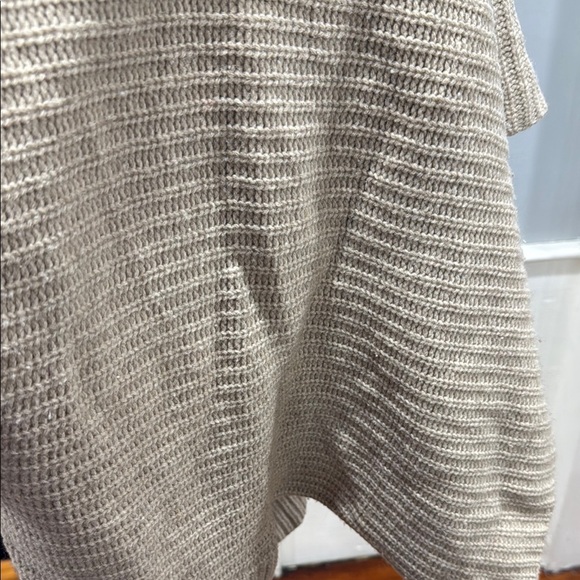 Vince Cream Crew Neck Cropped Sweater Minimalist Style Size Large - Picture 9 of 10